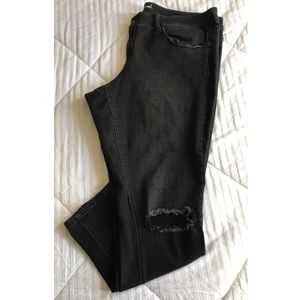 Woman’s  Mid Rise Skinny Jeans